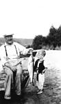 Hi and Allen on Beach 1937, 23 kb