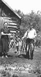 Mom and Dad Spooners Ice House1936, 35 kb